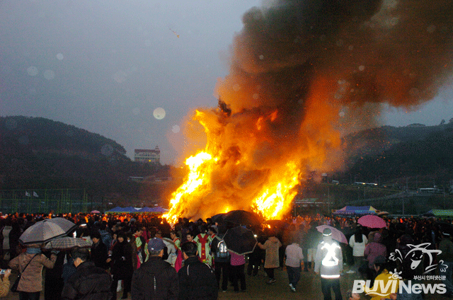 백운포 달맞이 축제 모습