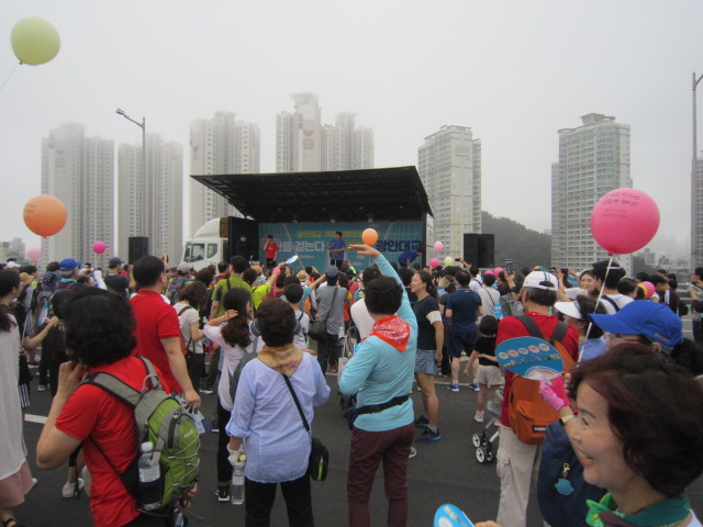 광안대교를 무료 개방하는 행사사진