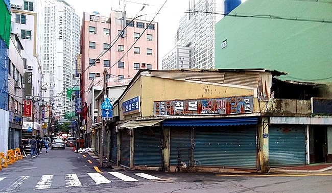 전포카페거리의 주변의 남아있는 공구상 사진1