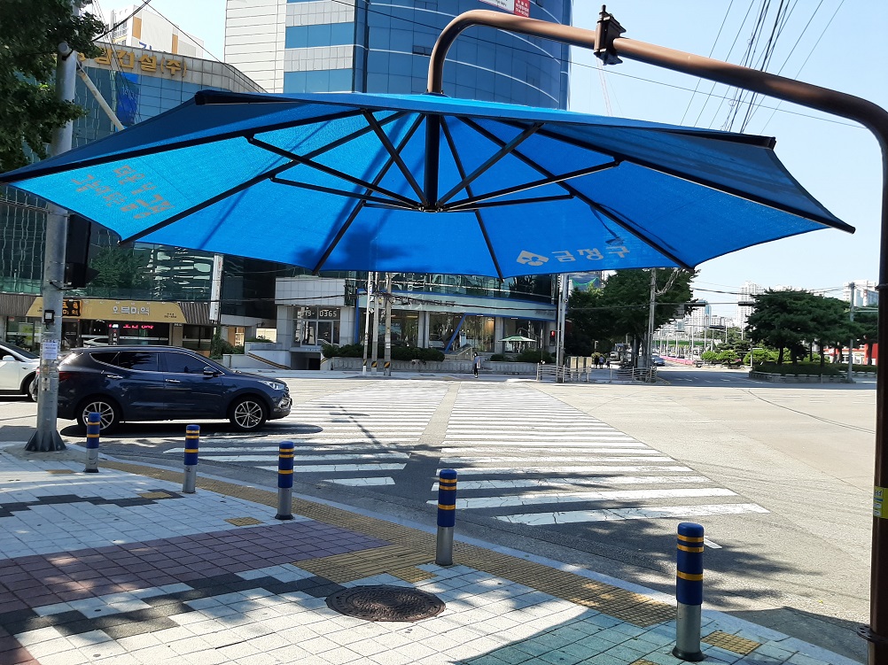 폭염에 양산쓰기 릴레이운동관련 이미지.jpg