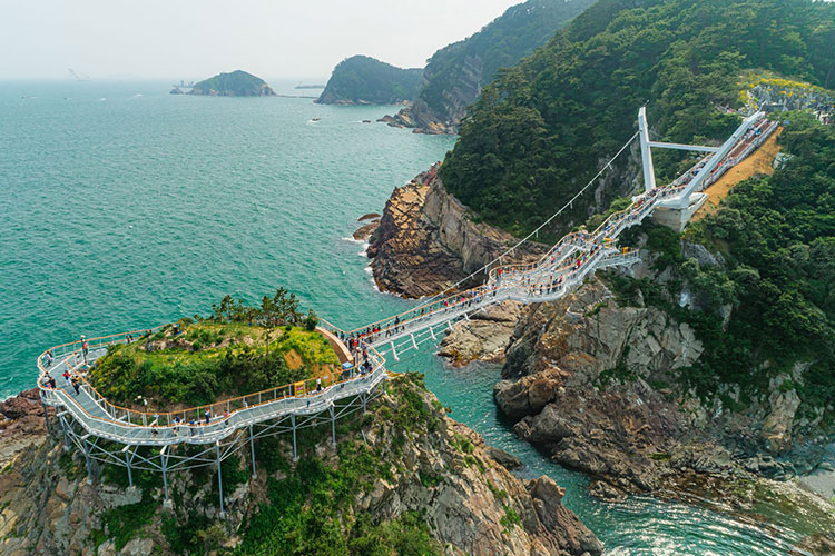 Songdo Yonggung Suspension Bridge Connecting between Amnam Park and Dongseom Island 썸네일