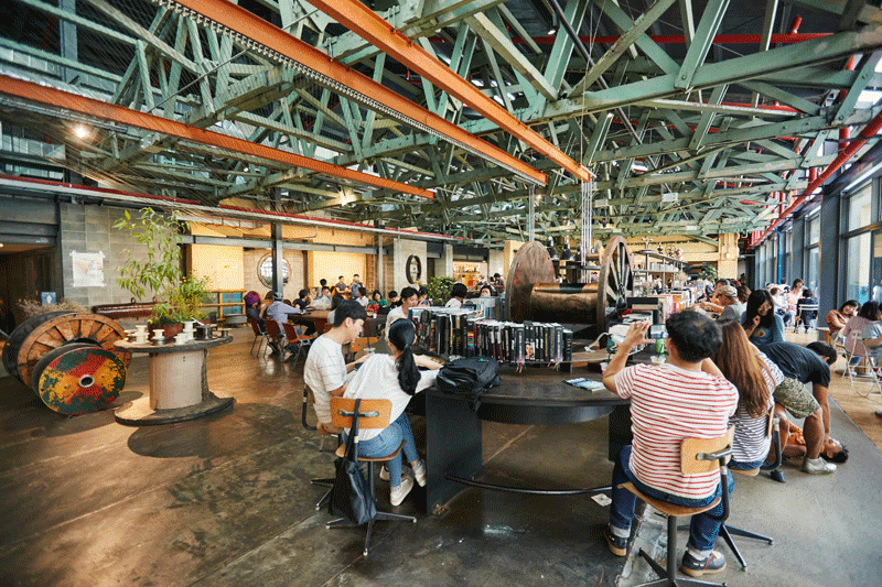 오래된 공장을 리노베이션해 독특한 분위기의 카페로 탈바꿈해 인기를 끌고 있는 카페 테라로사.