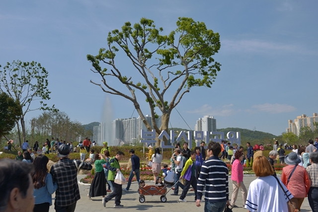 부산시는 시민공원을 시민 누구나 편안하게 산책하고 힐링할 수 있는 도심 속 휴식 공간으로 가꾼다. 사진은 부산시민공원.
