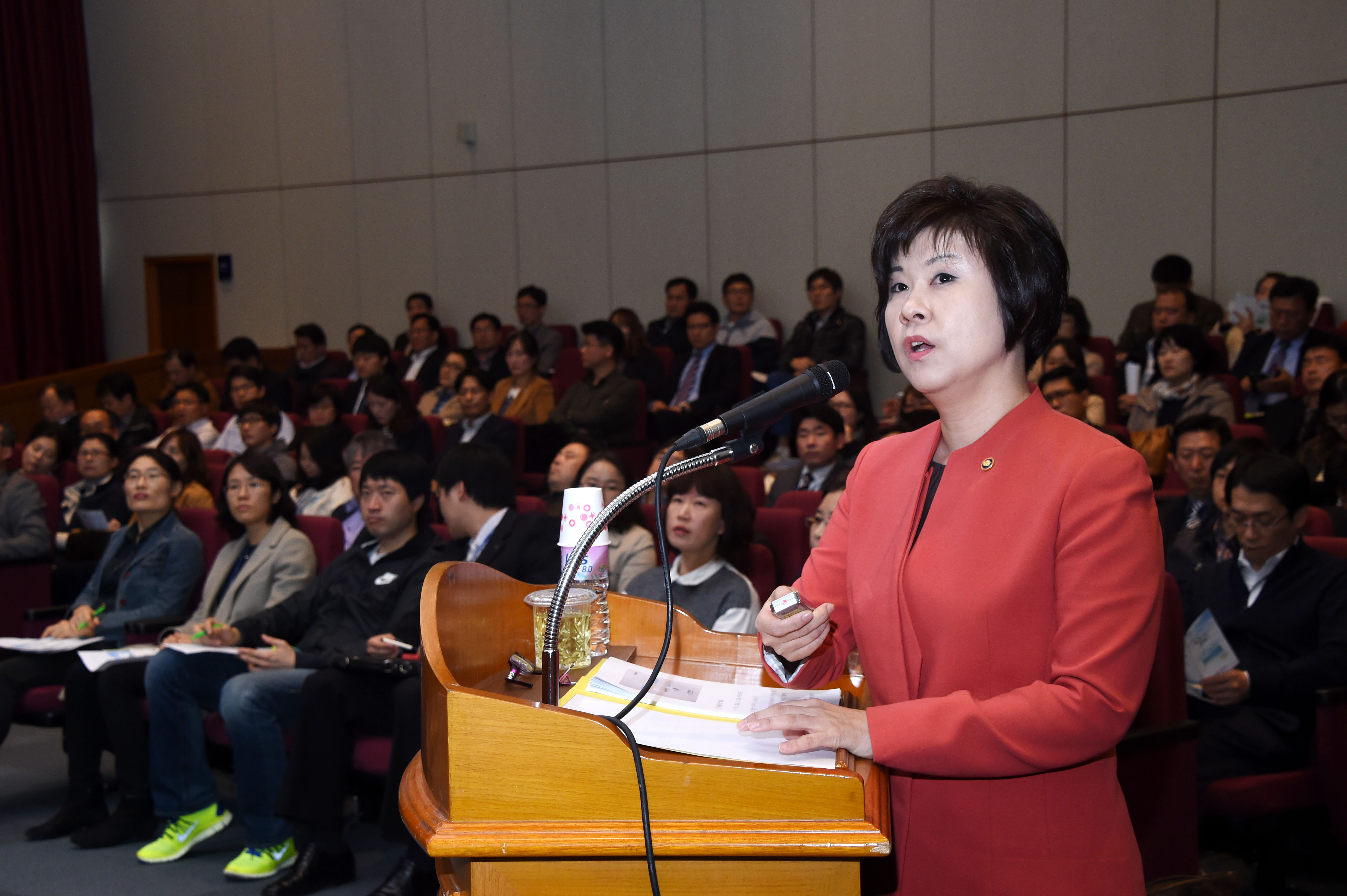 부산광역시청에서 청렴강연하는 곽진영 부패방지부위원장