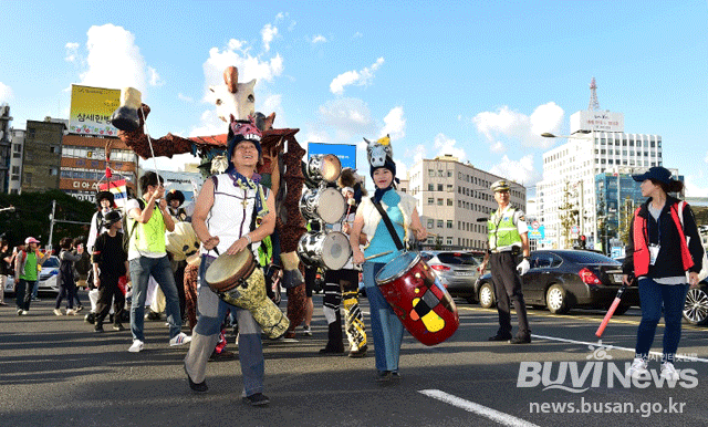 지난해 영도다리축제 거리퍼레이드 모습