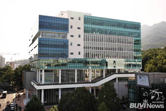 부산다운 건축상 동상 '부산대학교 건설관'