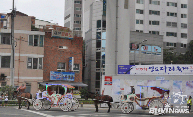 영도 다리에서 만남도 이별도 축제도… 