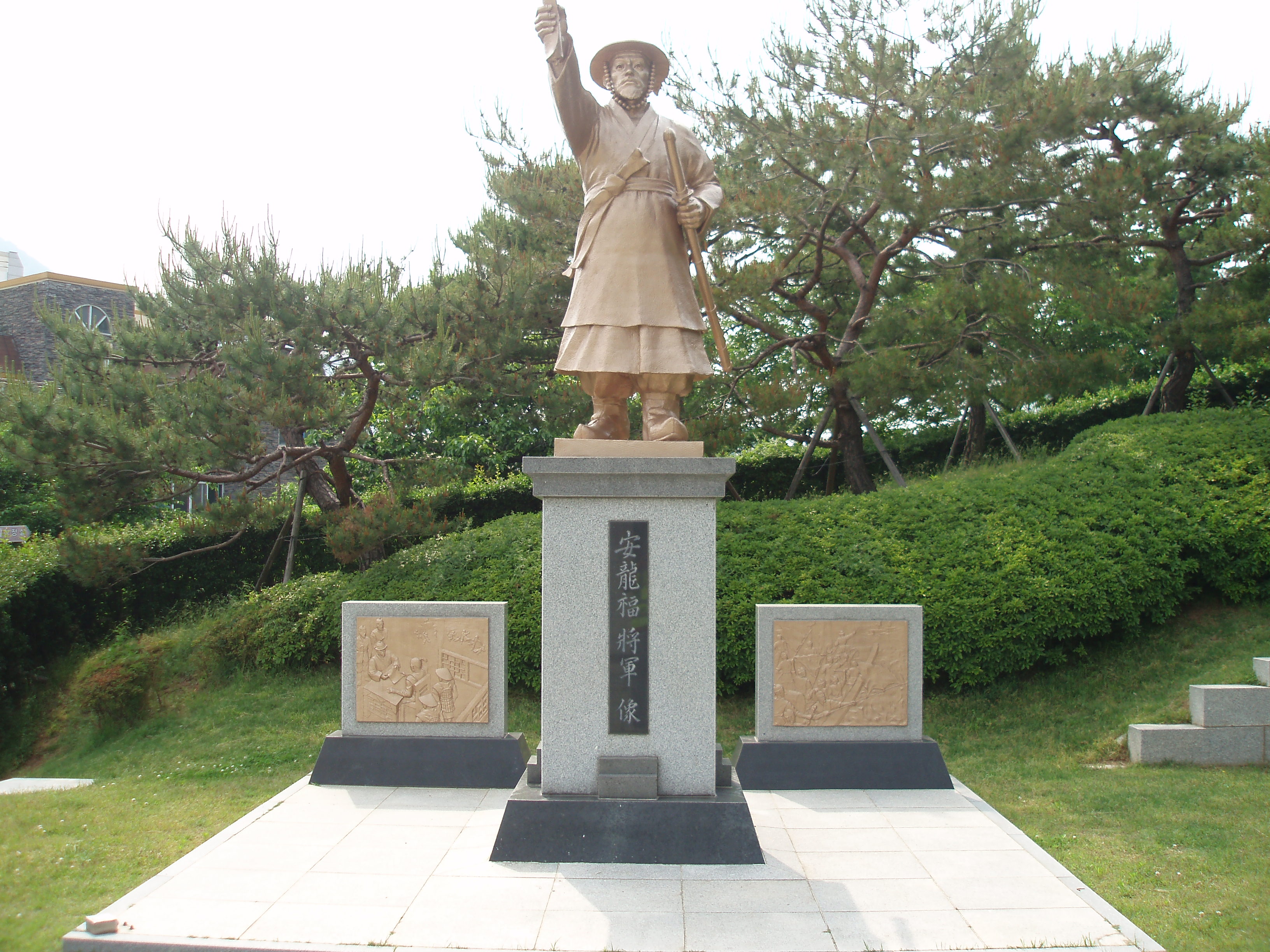 안용복동상 설치사진