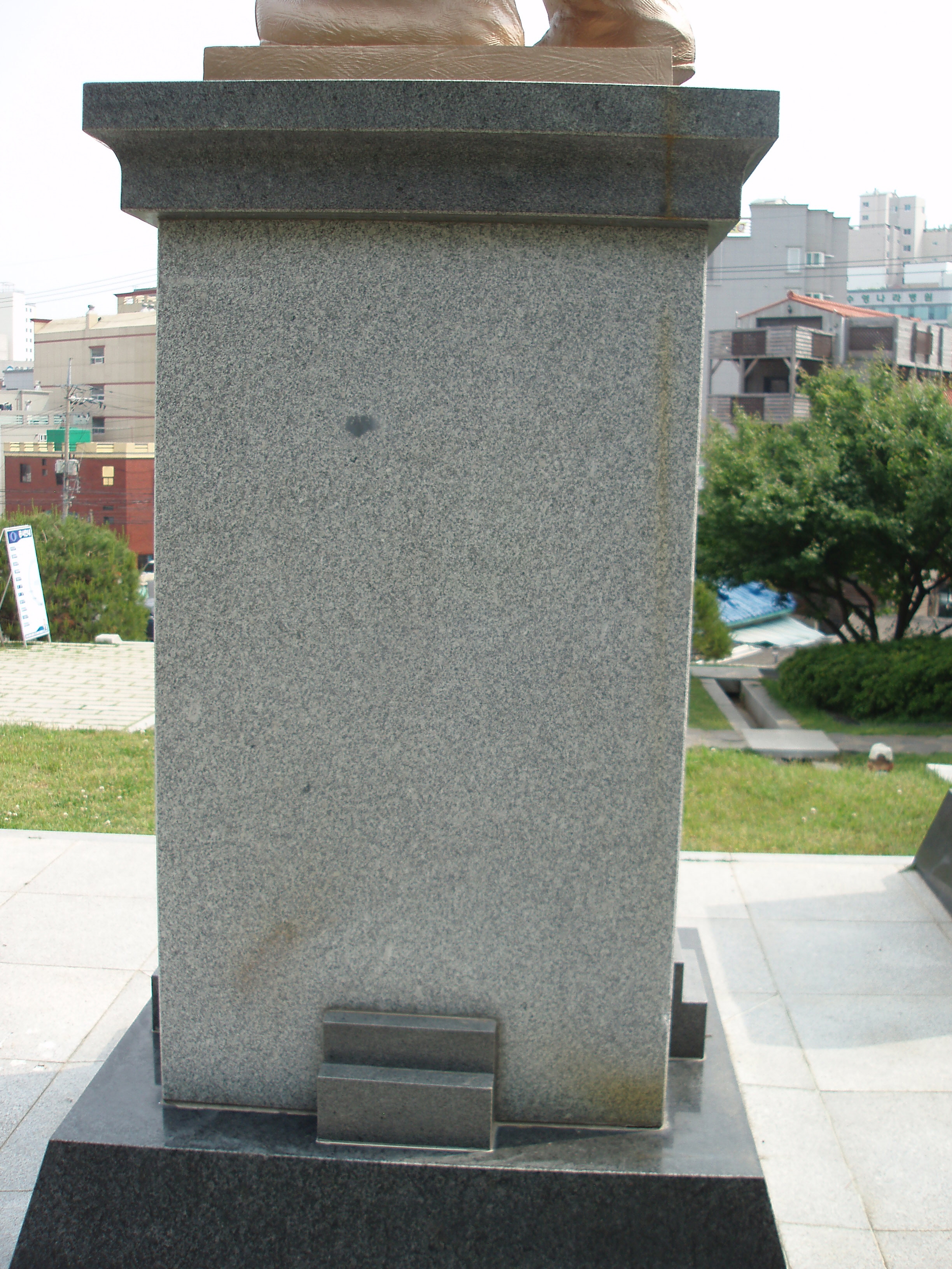 안용복동상 설치사진4