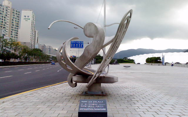 나와 함께 앉아요 설치사진