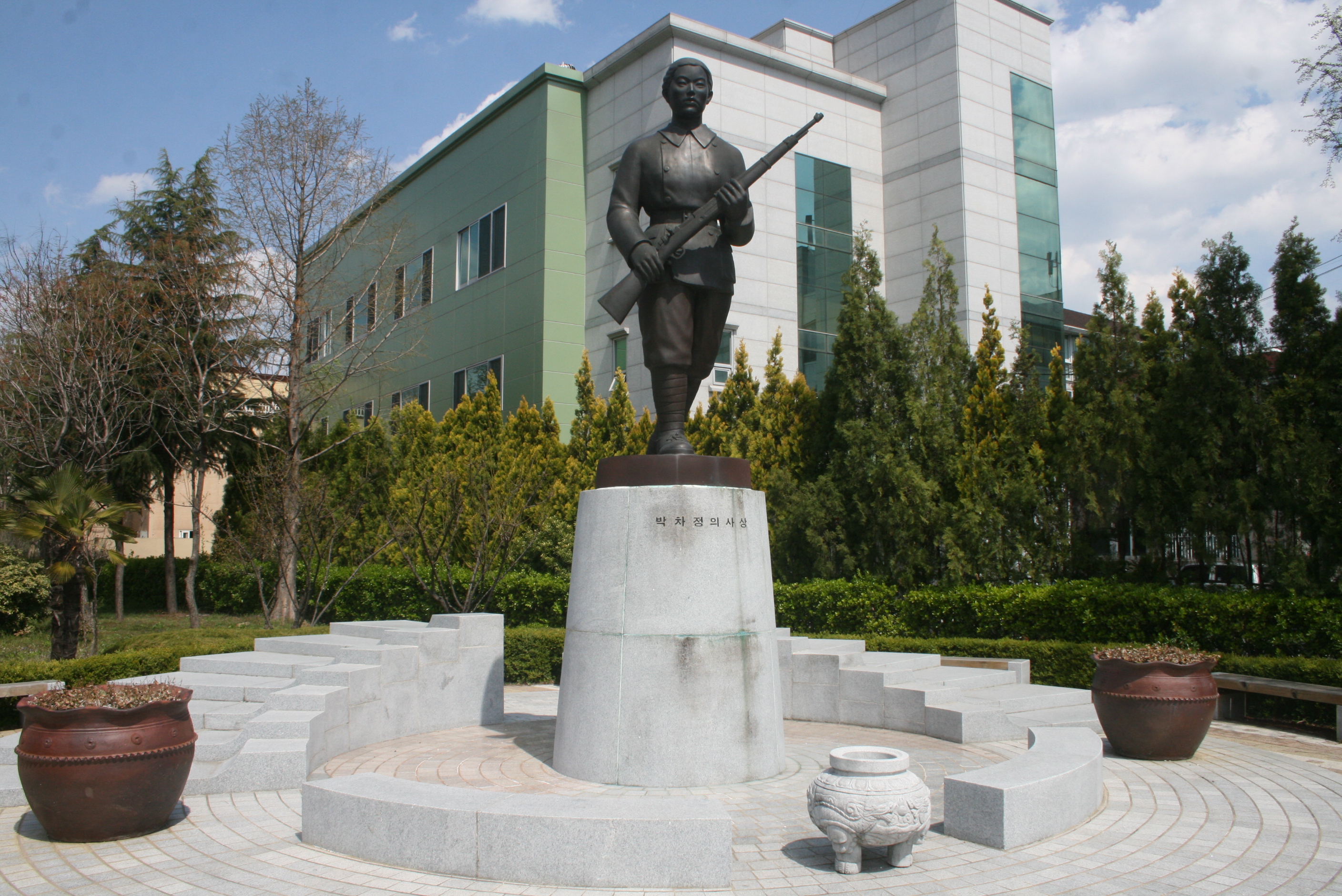 박차정의사 동상 설치사진