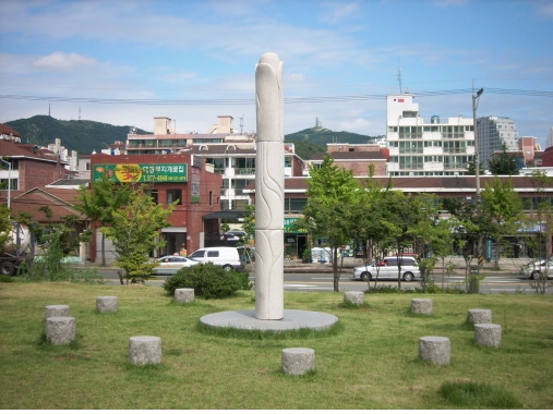 평화의 탁자 설치사진