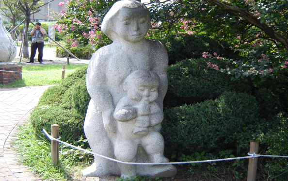 조각작품(순수한행진) 설치사진