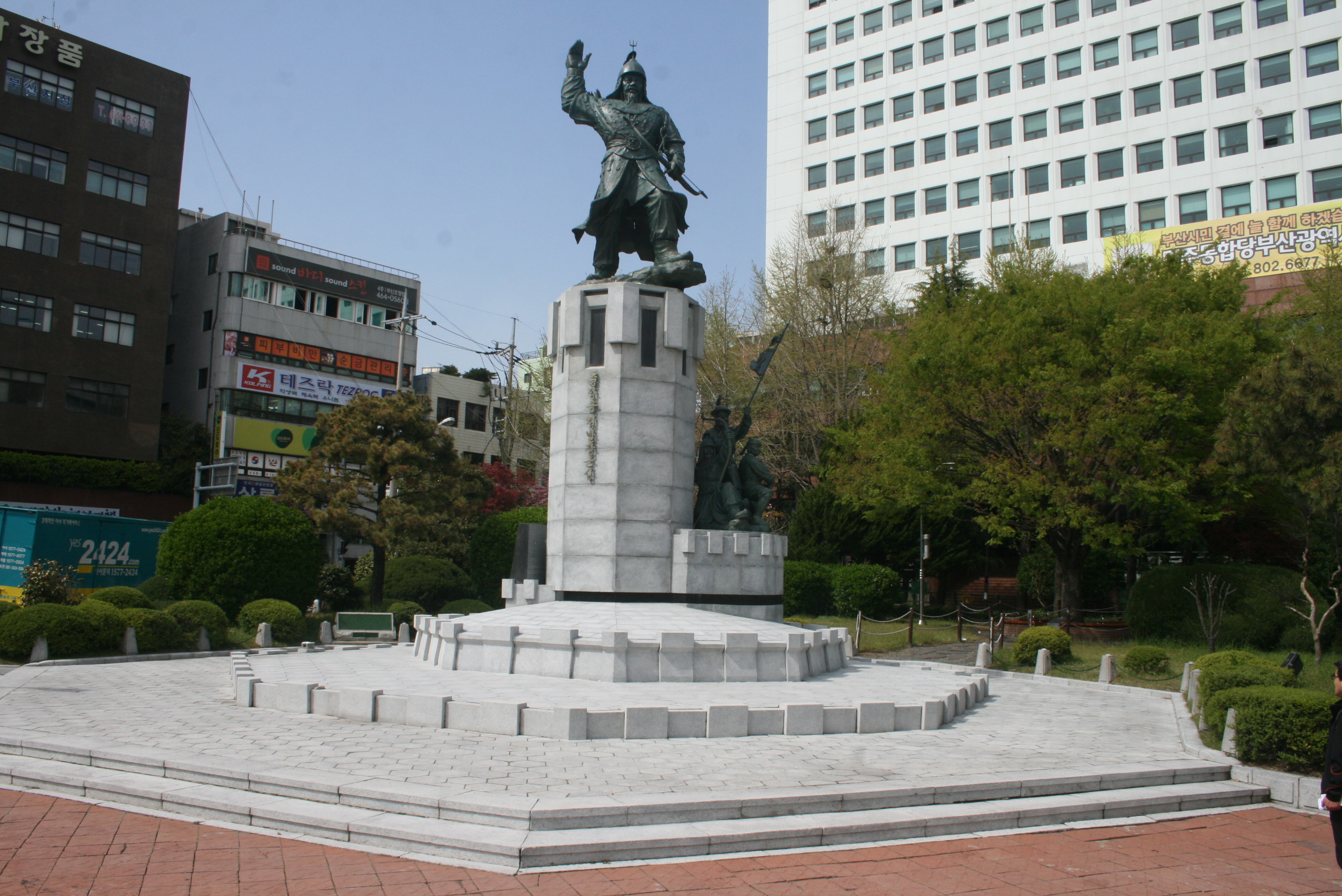 정발 장군 동상 설치사진