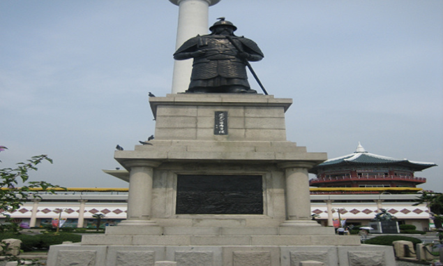 충무공 이순신 장군 동상 설치사진