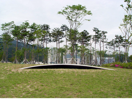 리처드 해리스(영국) 초승달 설치사진