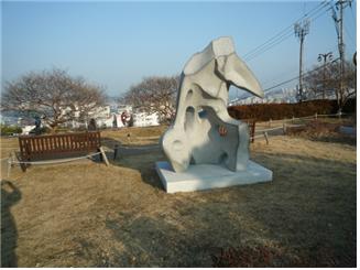 [대지의 역동 사진