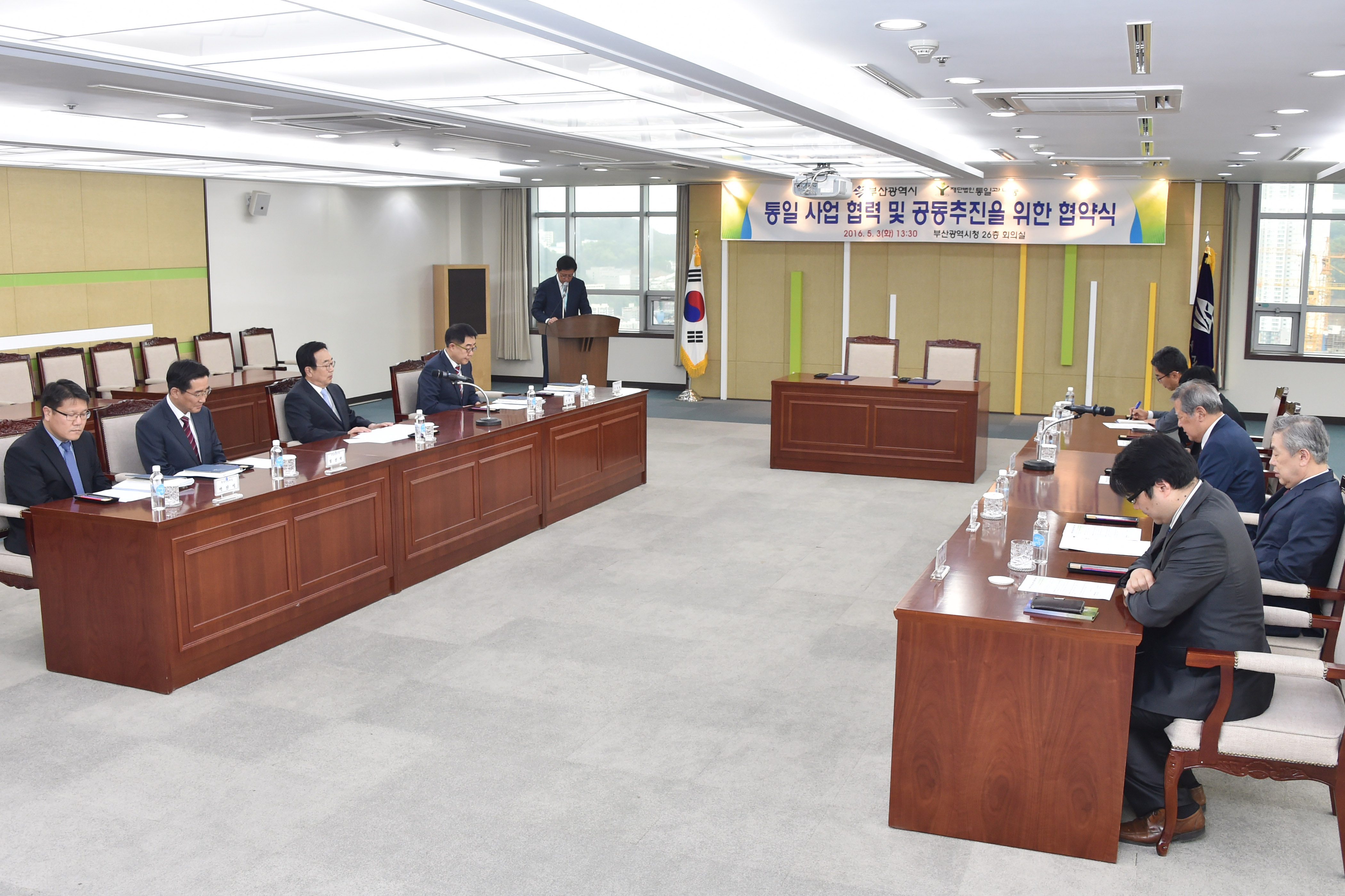 20160503 통일과 나눔 재단협약식(26층회의실) 01.jpg