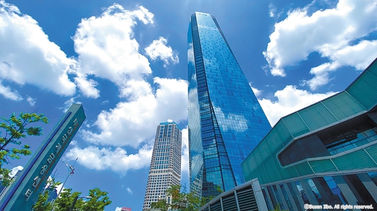 3-2 국제금융센터_부산일보_ch10