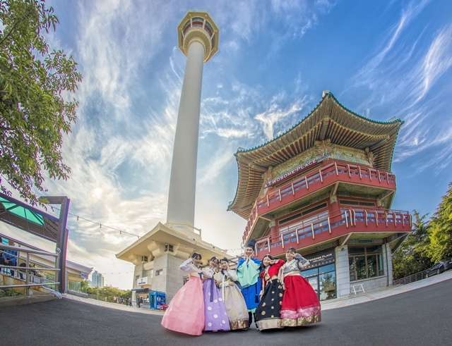 4∼5면-부산관광공사-용두산공원한복체험관개소05