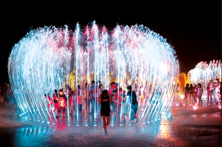 釜山夏日喷泉乐趣尽享！音乐与戏水，回归童心！