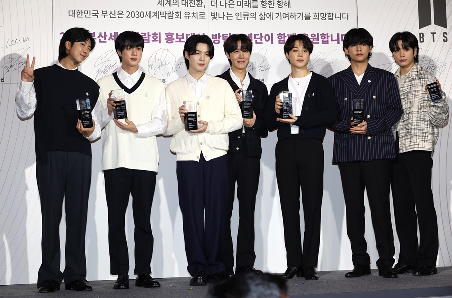 BTS홍보대사위촉식-연합-부산일보