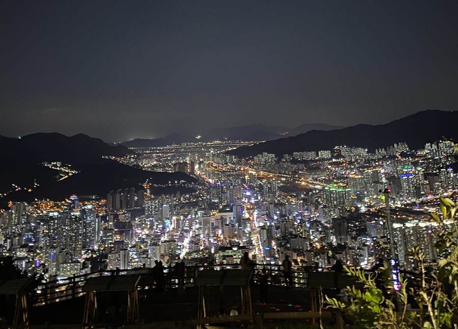 [Busan Travel Log] Hwangnyeongsan Mountain Observatory offers special night view