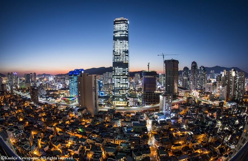 City works hard toward global financial epicenter