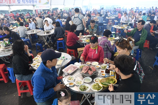 12면_철마한우불고기축제_국제신문