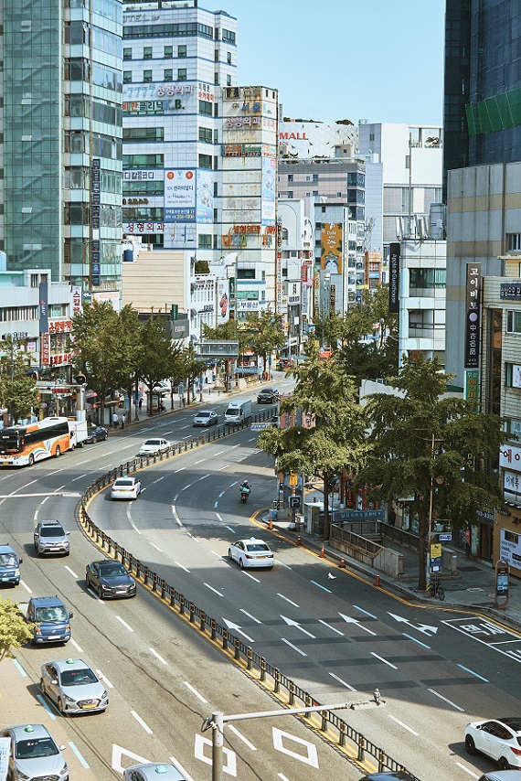 옛 부산시청 인근 중앙대로.