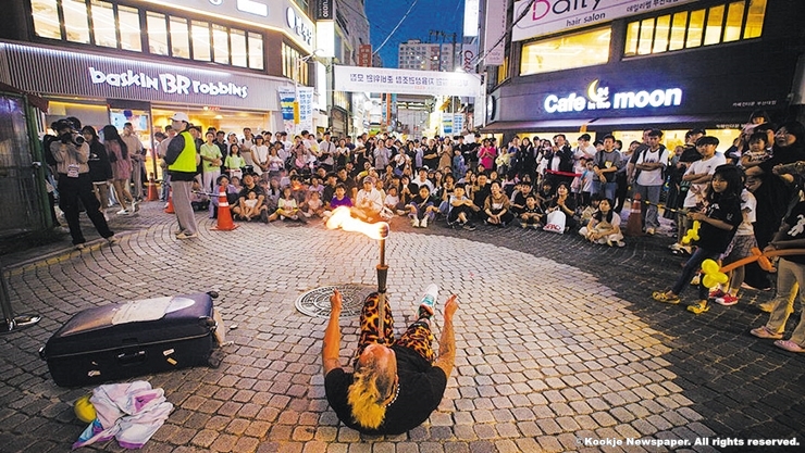 4-5-6 부산국제공연예술제_국제신문_cw12