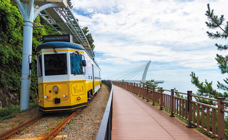 Seaside serenity on the Blue Line thumbnail