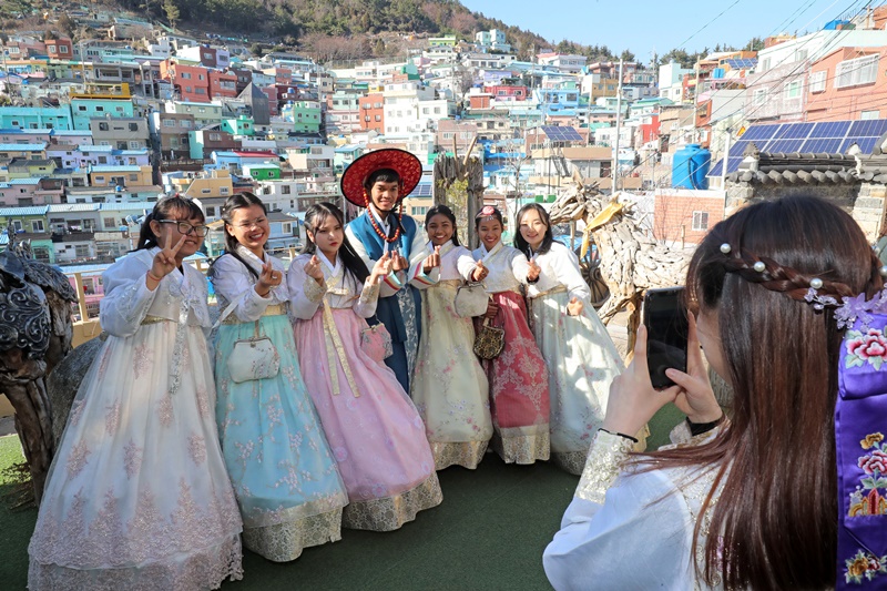 감천문화마을찾은아세안청년리더-부산일보