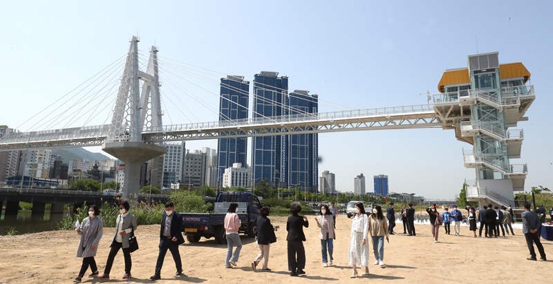 금빛노을브리지-부산일보-20220511000082