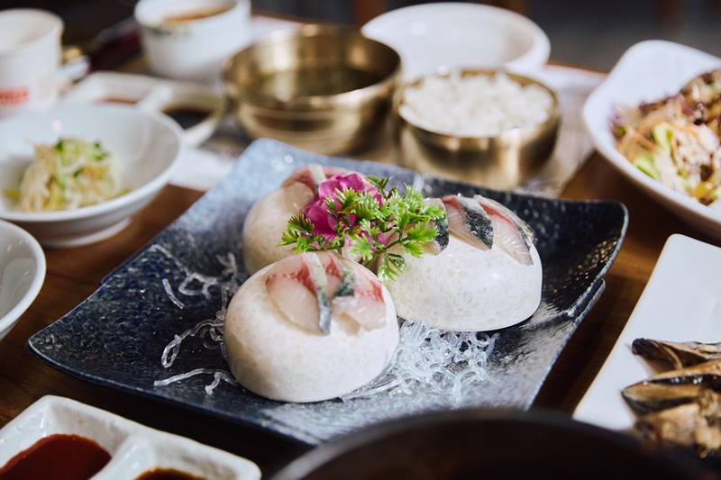 부산의맛-고등어회-권성훈