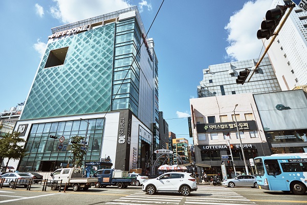 부마민주항쟁 당시 시위대의 최종 목적지였던 옛 부영극장 자리.