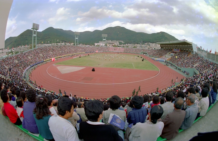 구덕운동장 축구경기-부산시