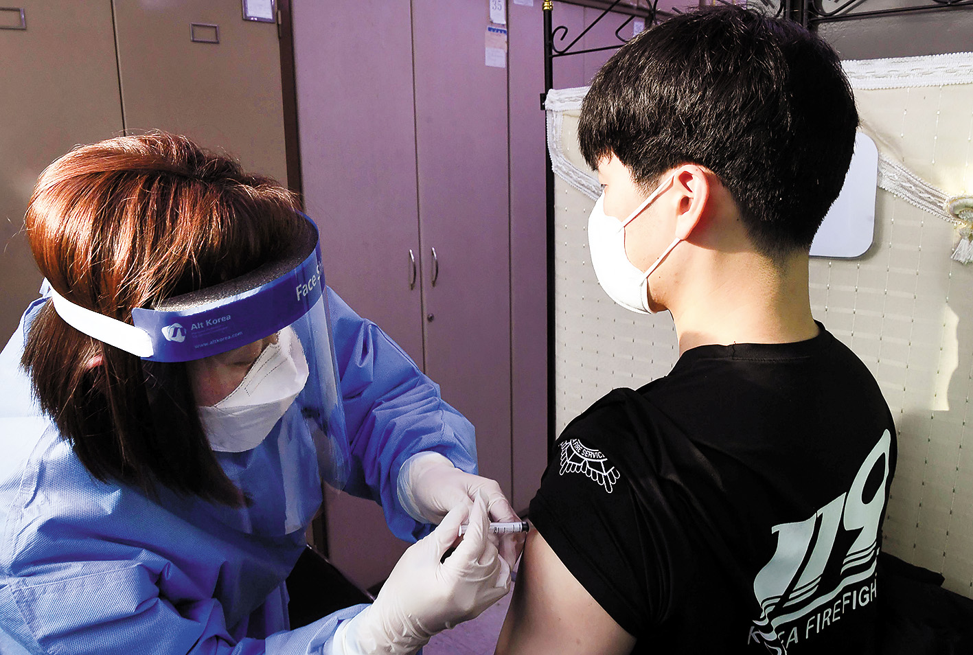 Busan begins COVID-19 vaccinations