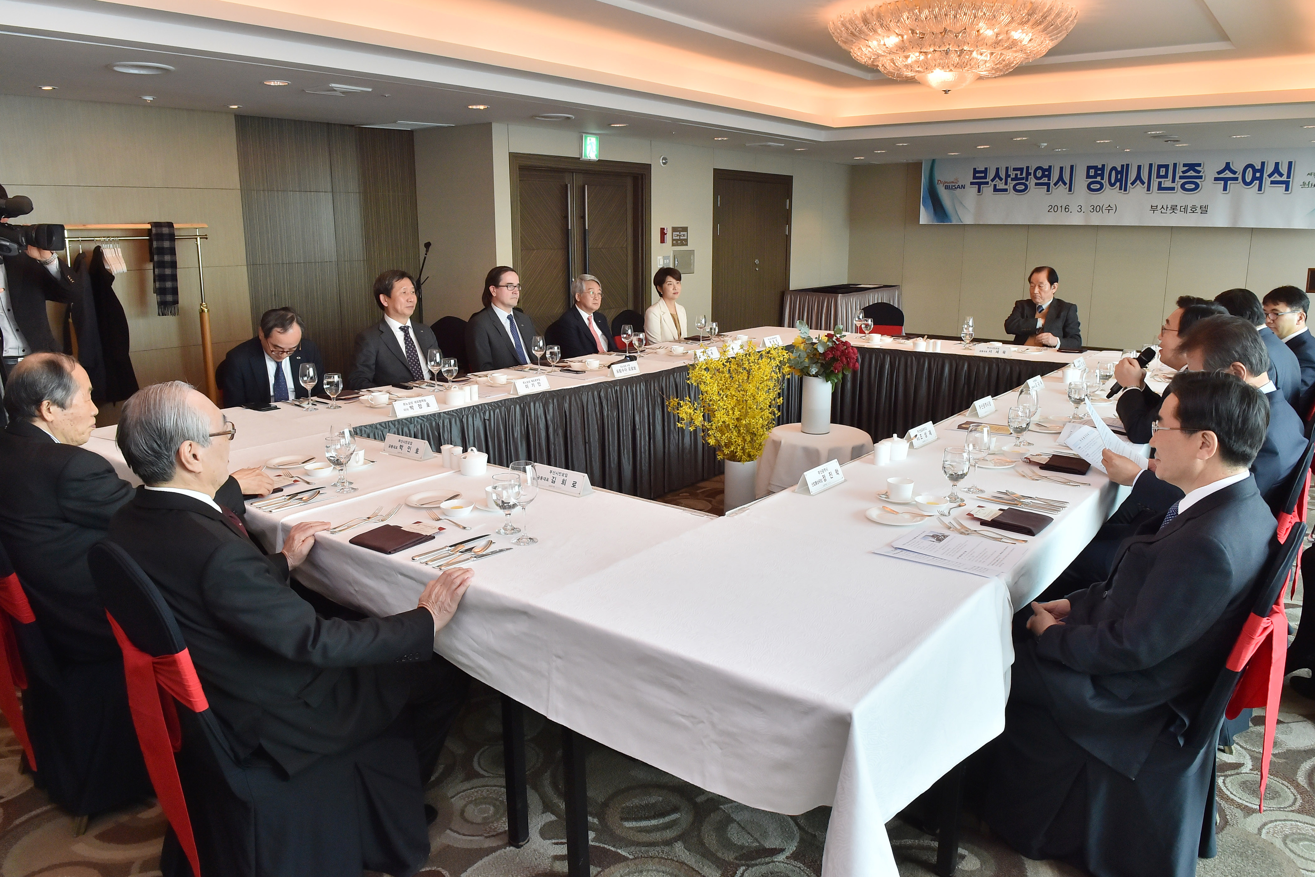 20160330 프랑수아 프로보 르노삼성 전 대표이사 명예시민증 수여식(롯데호텔) 10.jpg