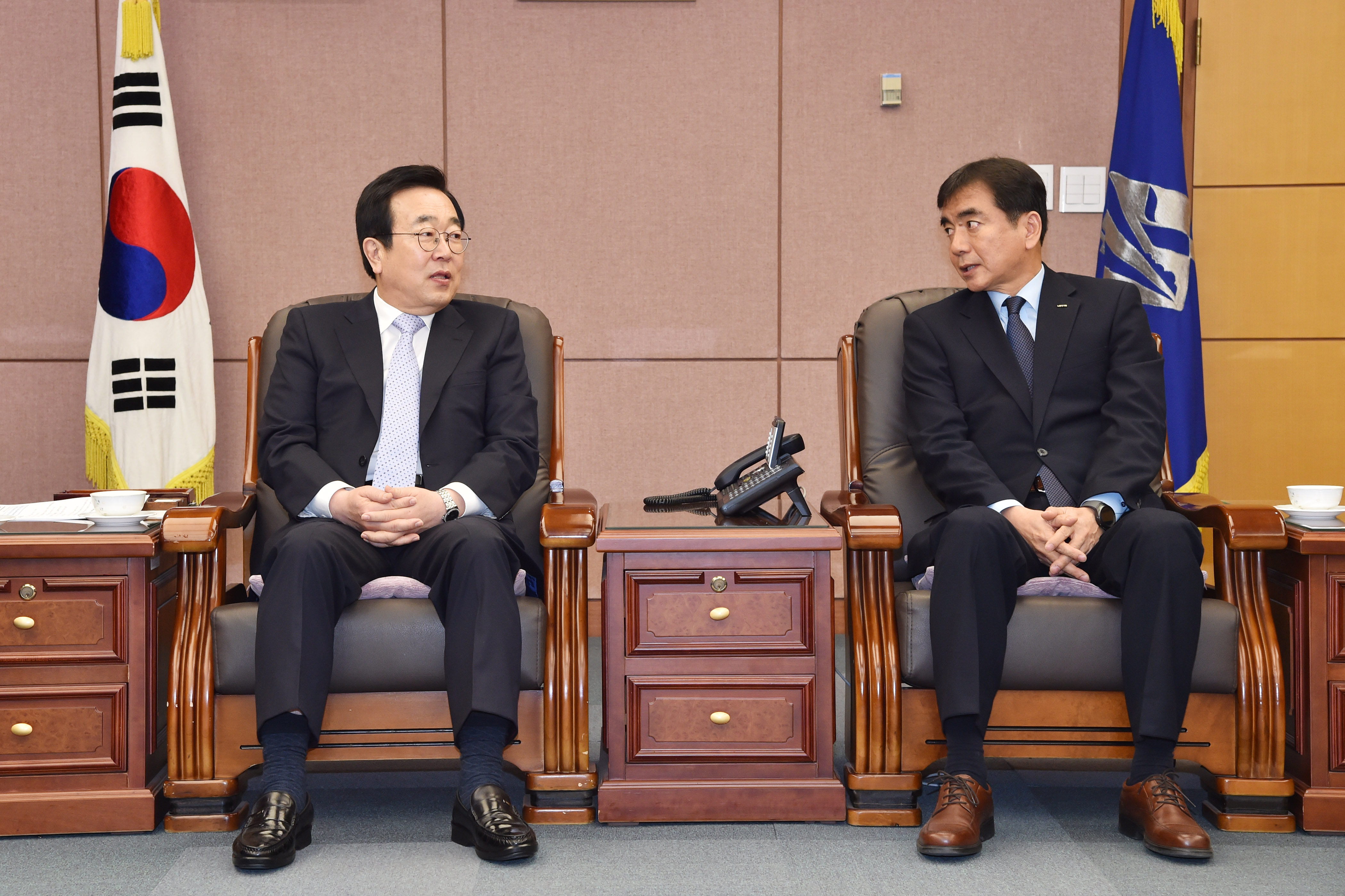 20160405 사직야구장 체리테이블(무료좌석) 제공권 전달식(접견실) 01.jpg