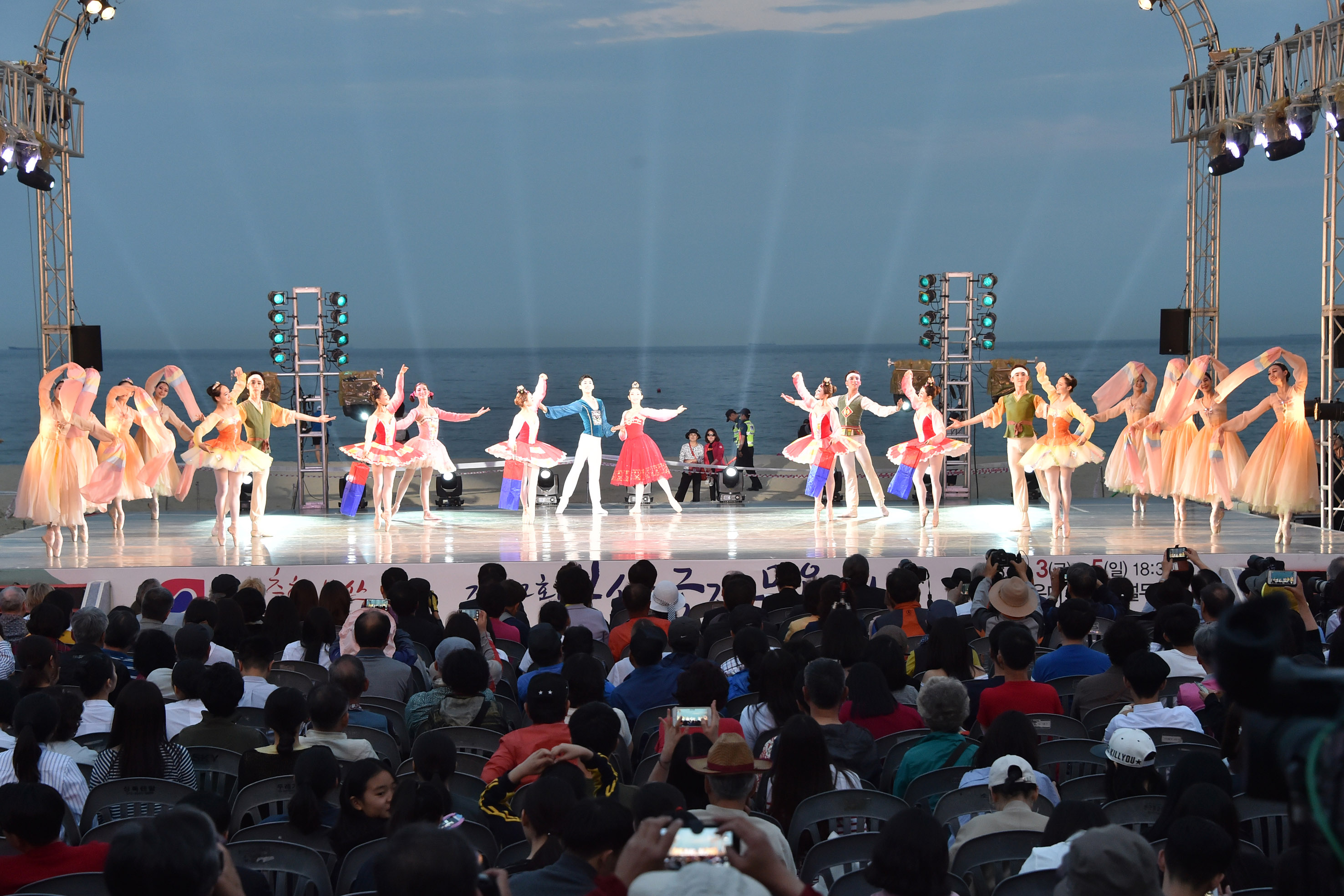20160603 부산국제무용제 개막식(해운대 해변무대) 16.jpg
