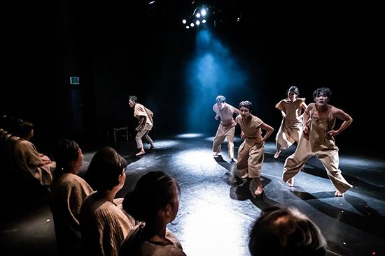 이방인들의-축제2