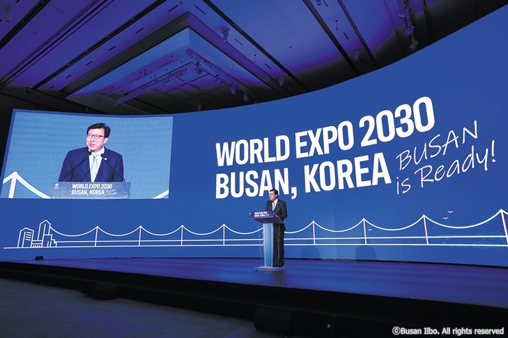 `One Team'  strategy buoys  World Expo bid