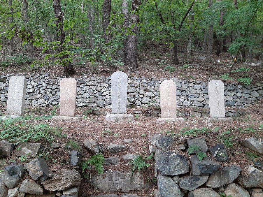 비석골(정현덕, 홍우길, 조엄, 정헌교, 장호진)에는 5기의 영세불망비 사진