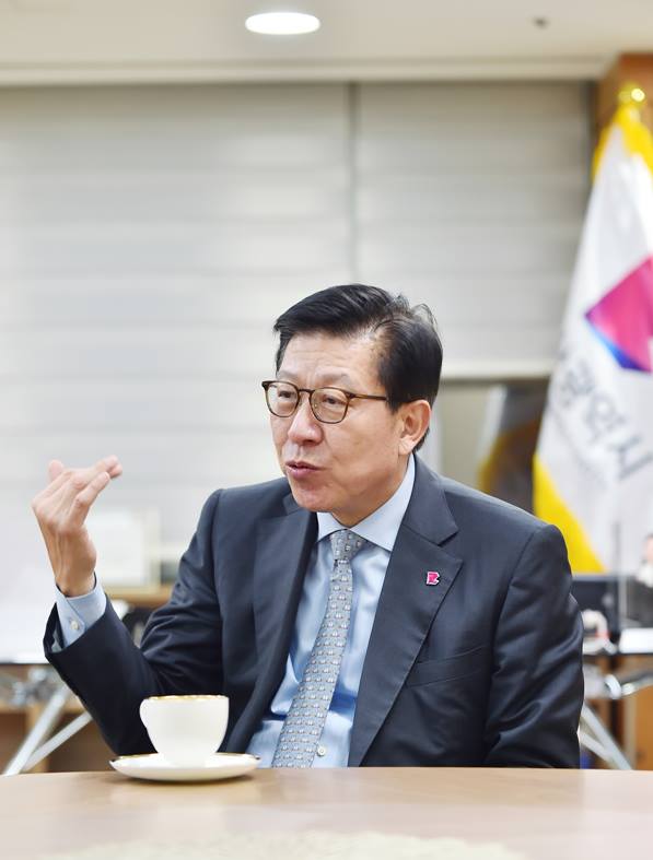 부산시장인터뷰(집무실) 05