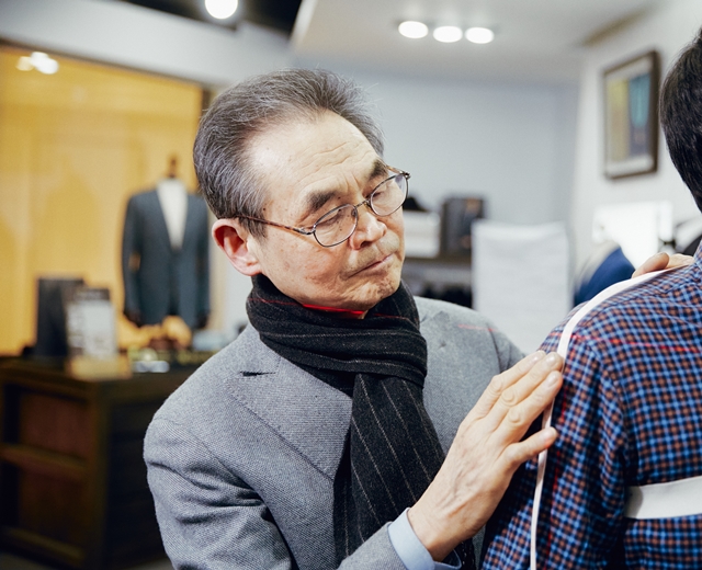 2∼3-부산의인물-양창선양복명장02-사진권성훈