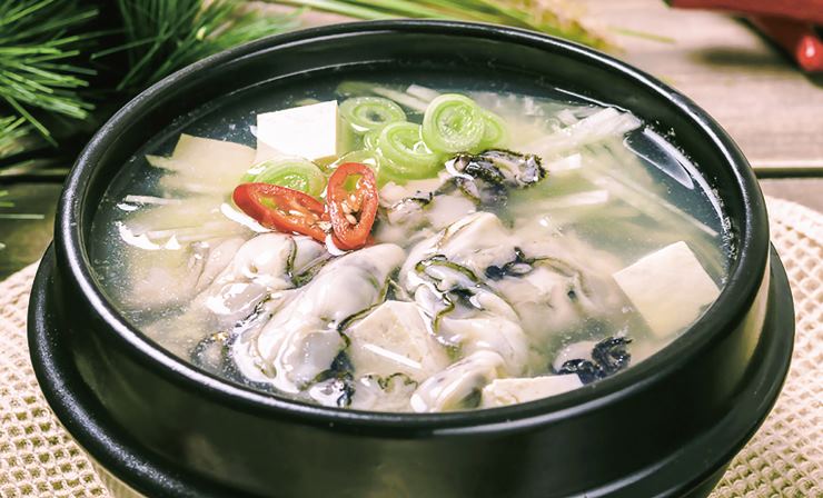 寒冷的冬天，热乎乎的暖胃汤饭再好不过来一份当季“牡蛎汤饭”如何？