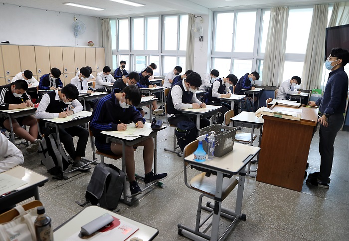 19-2cw14_부산진고전국연합학력평가_연합뉴스