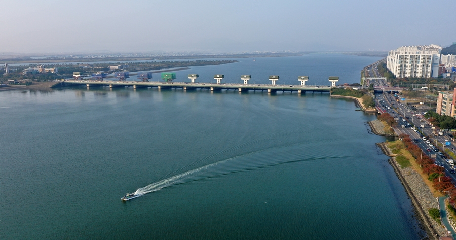 낙동강하굿둑-부산일보