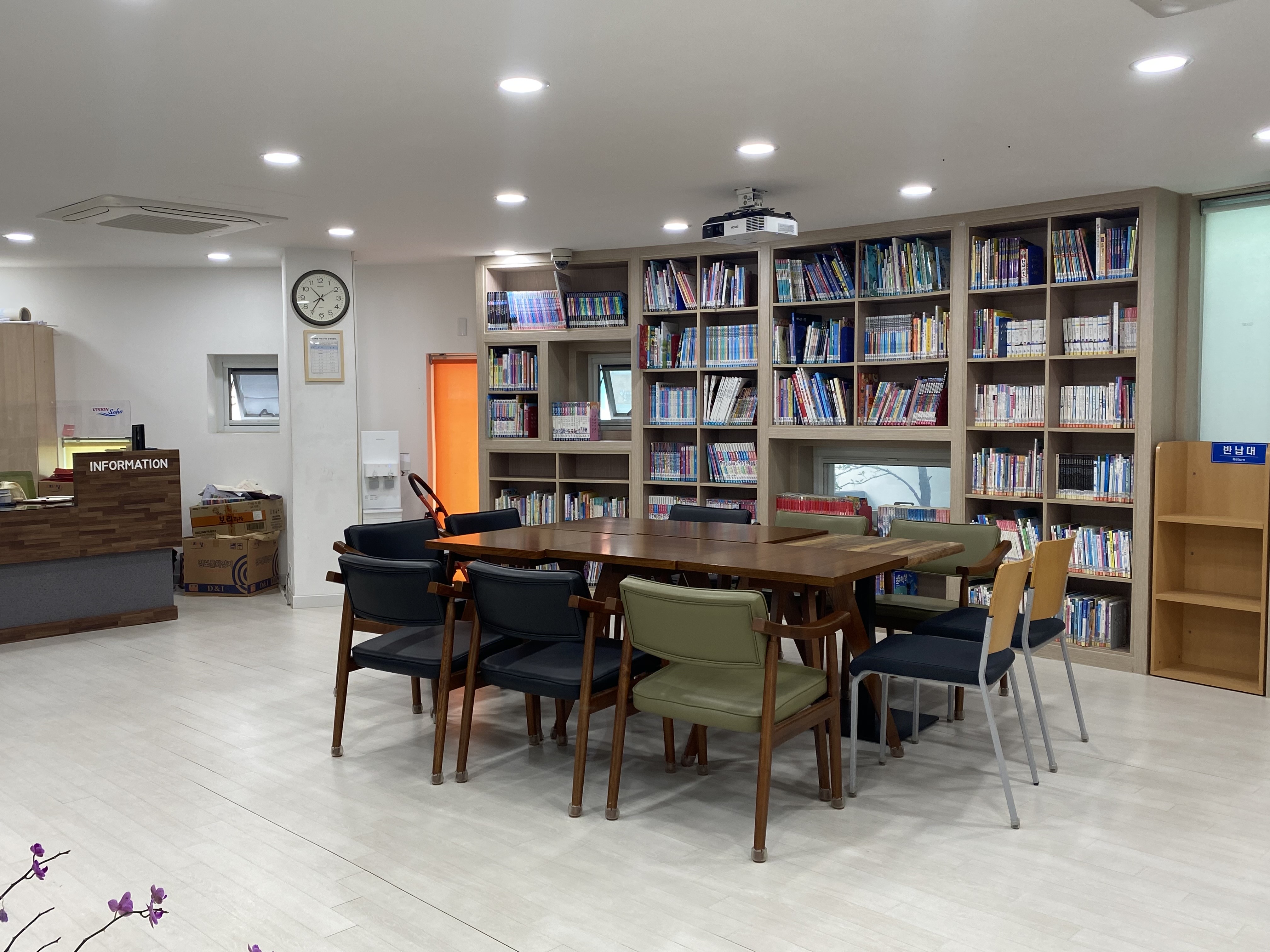 감천횃불작은도서관 들락날락 시설안내 2번째 사진